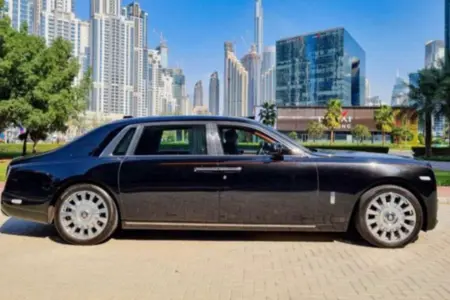 Rolls-Royce Phantom me qira në Dubai