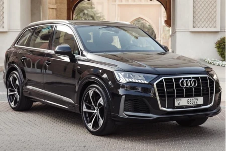 Audi Q7 под наем в Дубай