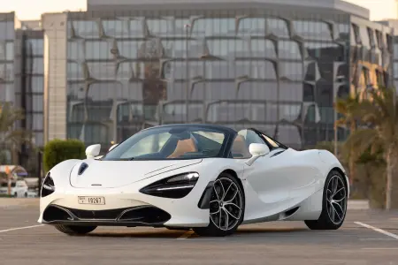 Hyra av McLaren 720S i Dubai