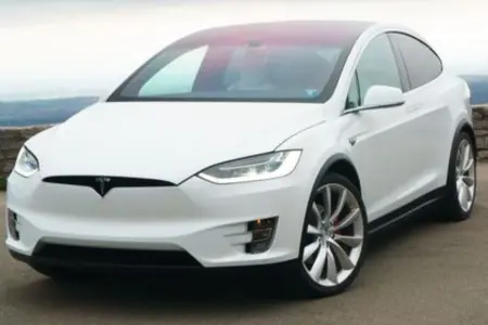 Tesla Model X leje i Dubai